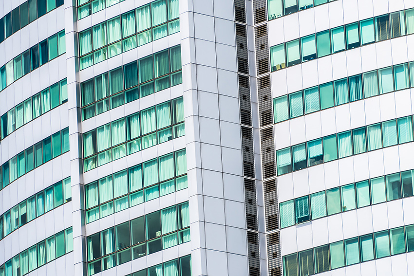 Duże przeszklenia w nowym budownictwie w Rzeszowie – intensywne nagrzewanie pomieszczeń