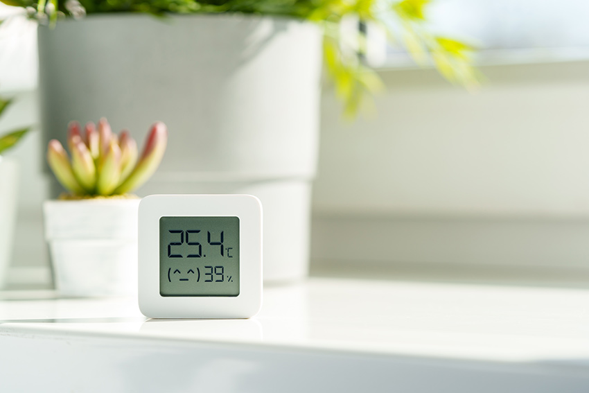 Pomiar temperatury we wnętrzu latem – kontrola komfortu w upalne dni