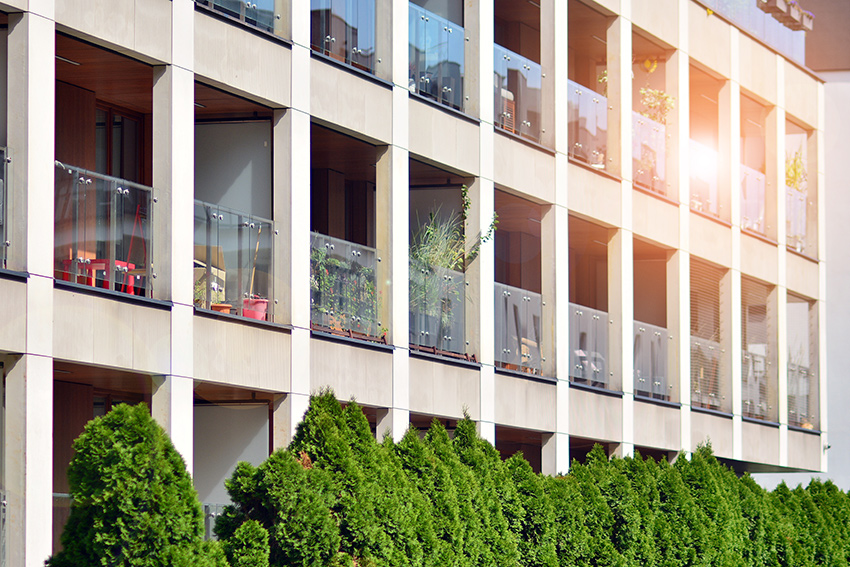 Nowoczesne osiedla mieszkaniowe w Białymstoku z dużymi przeszkleniami