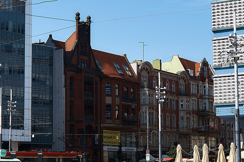 Budynki w Katowicach ustawione blisko siebie