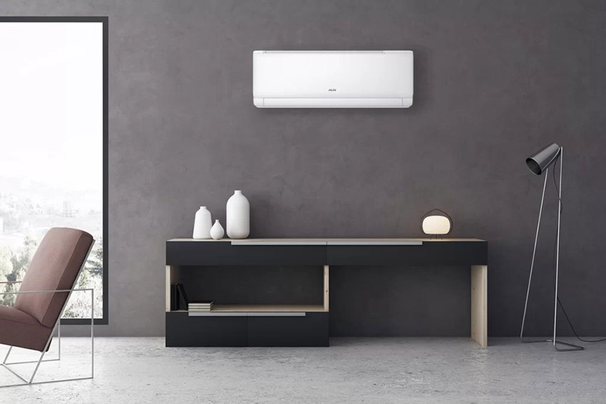 klimatyzator AUX zamontowany w nowoczesnym biurze