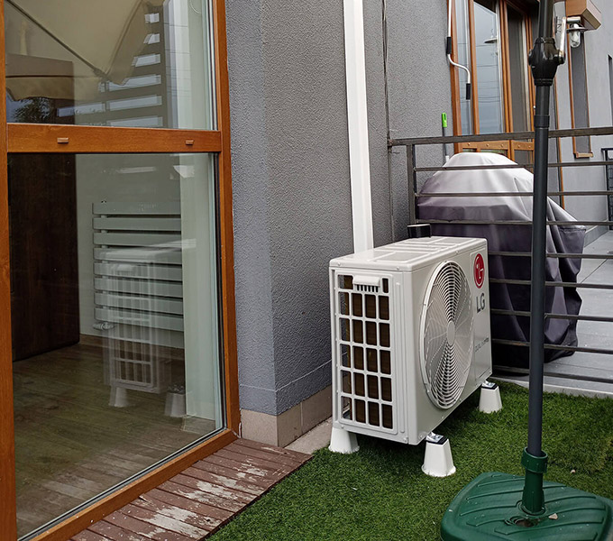 Jednostka zewnętrzna LG zamontowana przy mieszkaniu w Katowicach