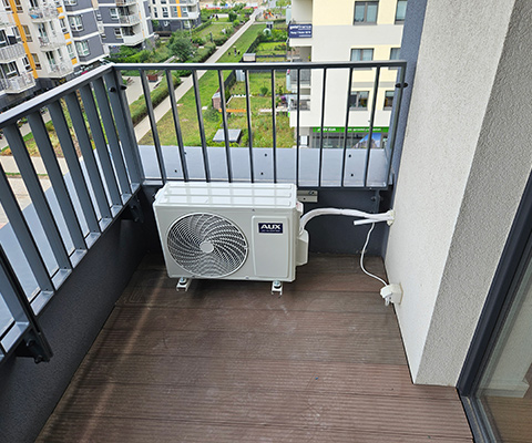 Montaż klimatyzacji AUX Freedom 3,5 kW w mieszkaniu 38 m2 w Katowicach – Bogucice