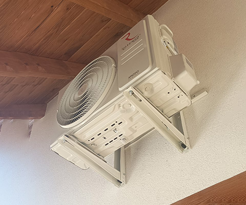 Jednostka zewnętrzna Rotenso zamontowana w domu jednorodzinnym pod Poznaniem