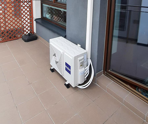 Jednostka zewnętrzna Haier na tarasie w Poznaniu