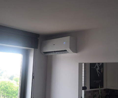 Montaż klimatyzacji Haier Revive Plus 2,7 kW w mieszkaniu 28 m2 w Poznaniu – Jeżyce