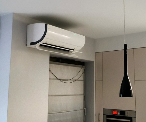 Rzeszów — jednostka wewnętrzna w kuchni nad zabudową