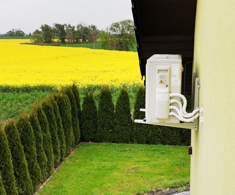 Rzeszów — jednostka zewnętrzna na konsoli pod stropem dachu