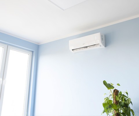 Jednostka wewnętrzna GREE – Warszawa, mieszkanie; montaż na ścianie