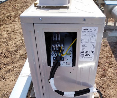 Jednostka zewnętrzna HAIER – Warszawa, montaż na konstrukcji