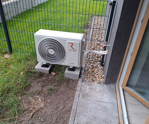 jednostka zewnętrzna zamontowana na tarasie wrocławskiego mieszkania