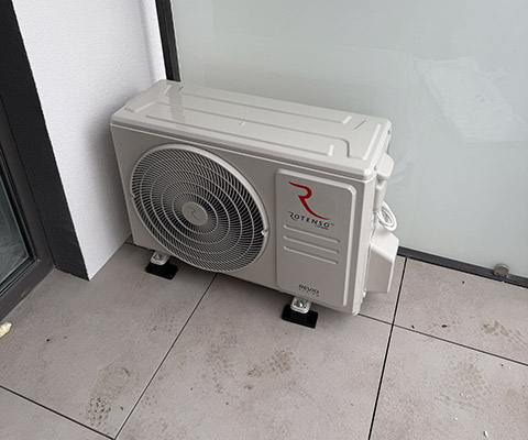 Jednostka zewnętrzna klimatyzatora Rotenso w mieszkaniu Lublina
