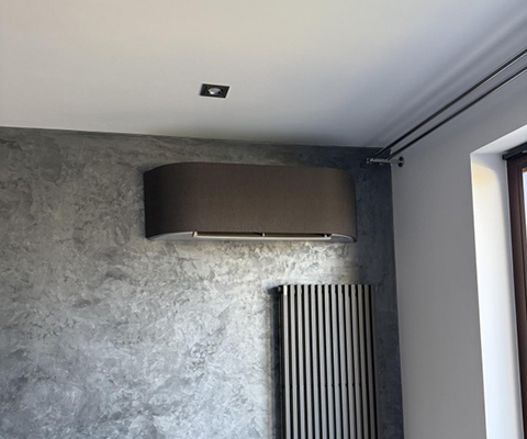 Jednostka wewnętrzna Toshiba zamontowana w mieszkniu