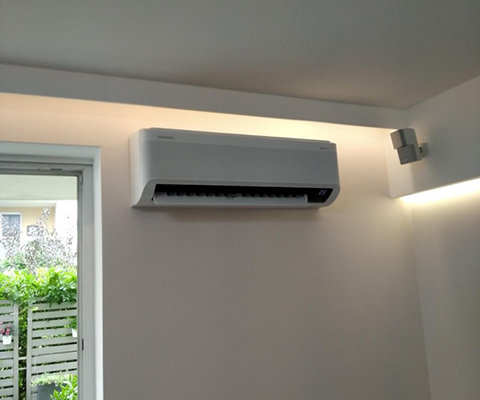 Jednostka wewnętrzna klimatyzatora Samsung zamontowana w mieszkaniu w Białymstoku