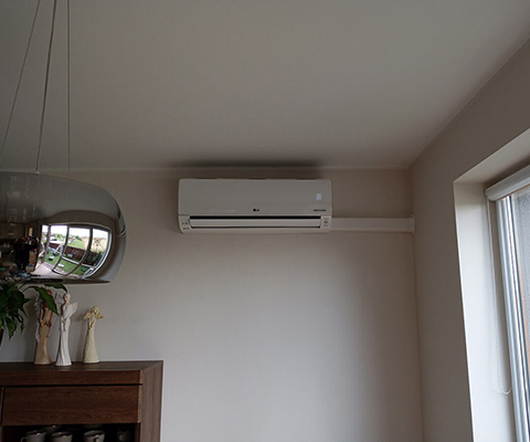 Jednostka wewnętrzna LG zamontowana w mieszkaniu w Białymstoku