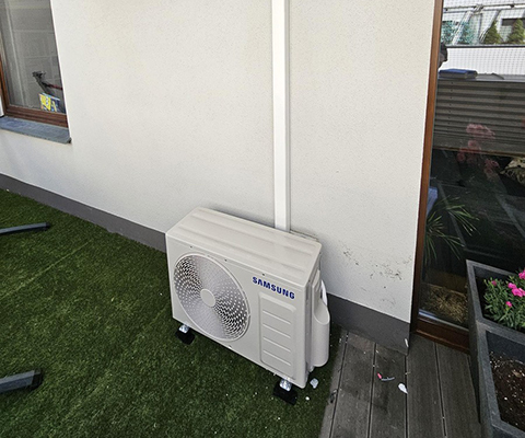 Jednostka zewnętrzna Samsung zamontowana na tarasie w Białymstoku