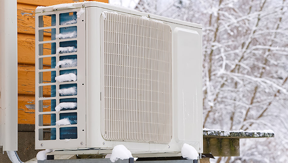 Jednostka zewnętrzna podczas mroźnej zimy