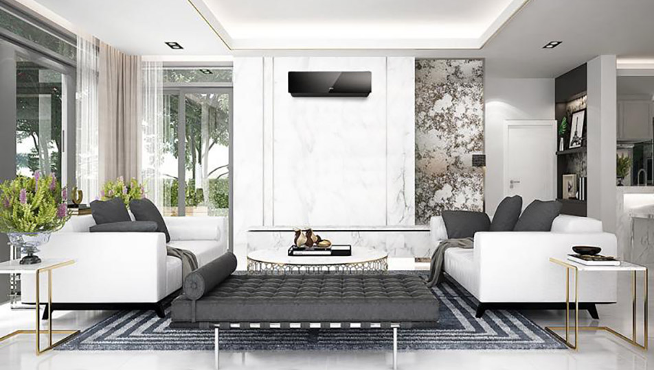 Klimatyzator ścienny AUX po montażu w salonie