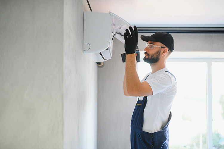 Montaż klimatyzacji przez instalatora Aero7