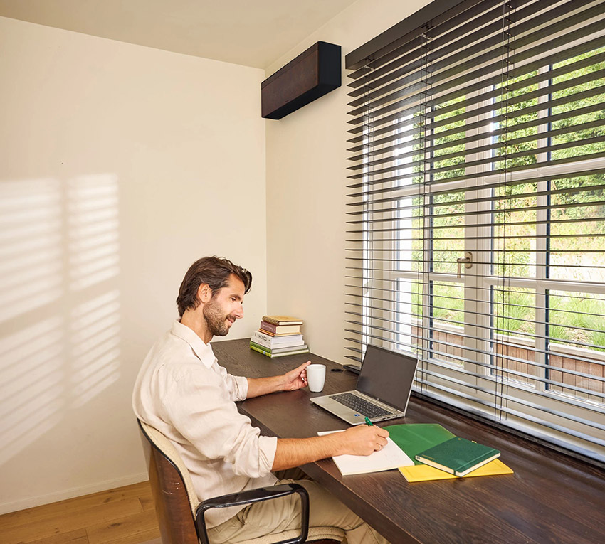 System Flash Streamer w Daikin Stylish Dark Brown Leather usuwający alergeny i nieprzyjemne zapachy