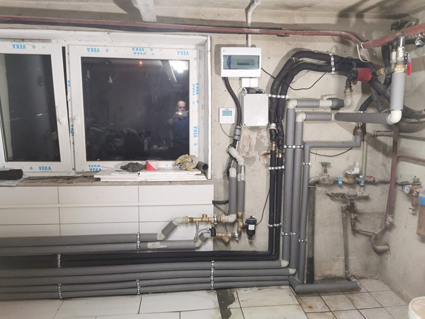 Hydraulika układu wykonana i dopasowana do warunków istniejącego pomieszczenia technicznego