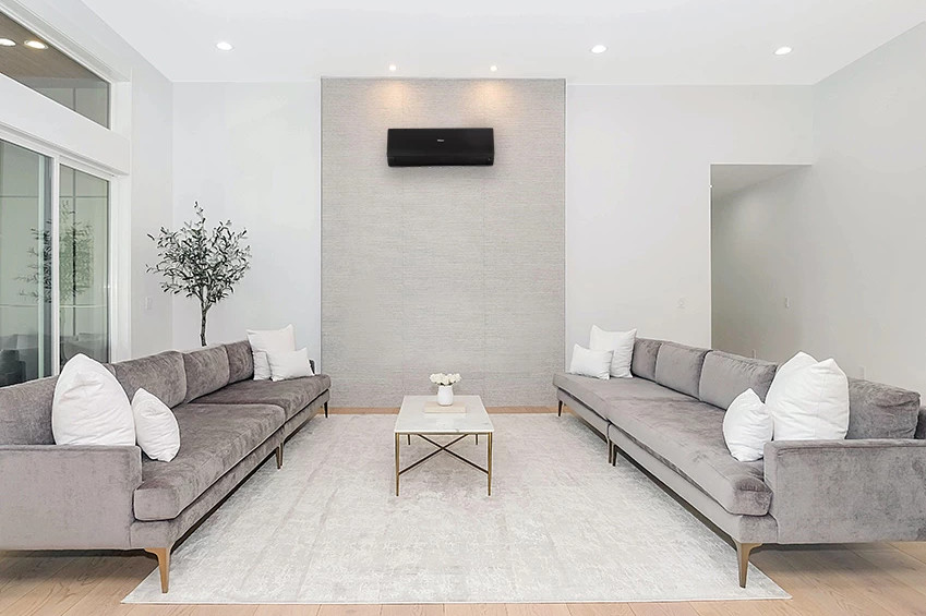 Aranżacja klimatyzatora Haier Flexis Plus Black Shine