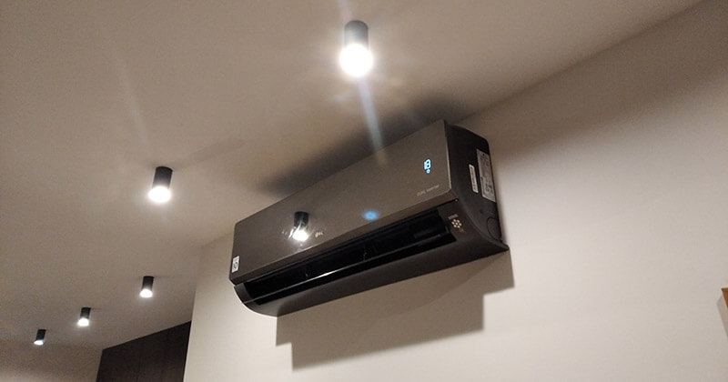 Zamontowany LG Artcool Mirror