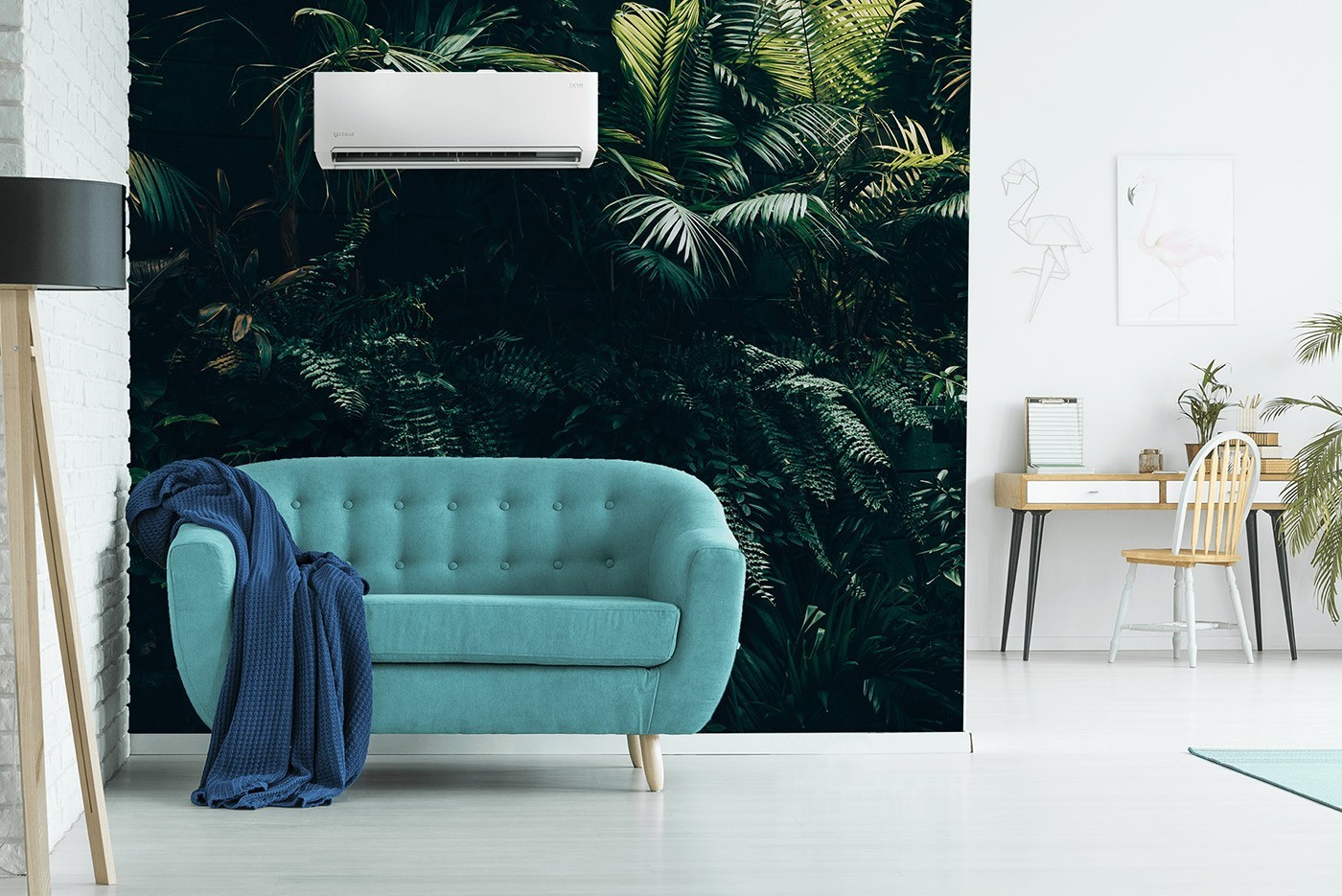 Klimatyzator Rotenso Teta działający w trybie ogrzewania w salonie