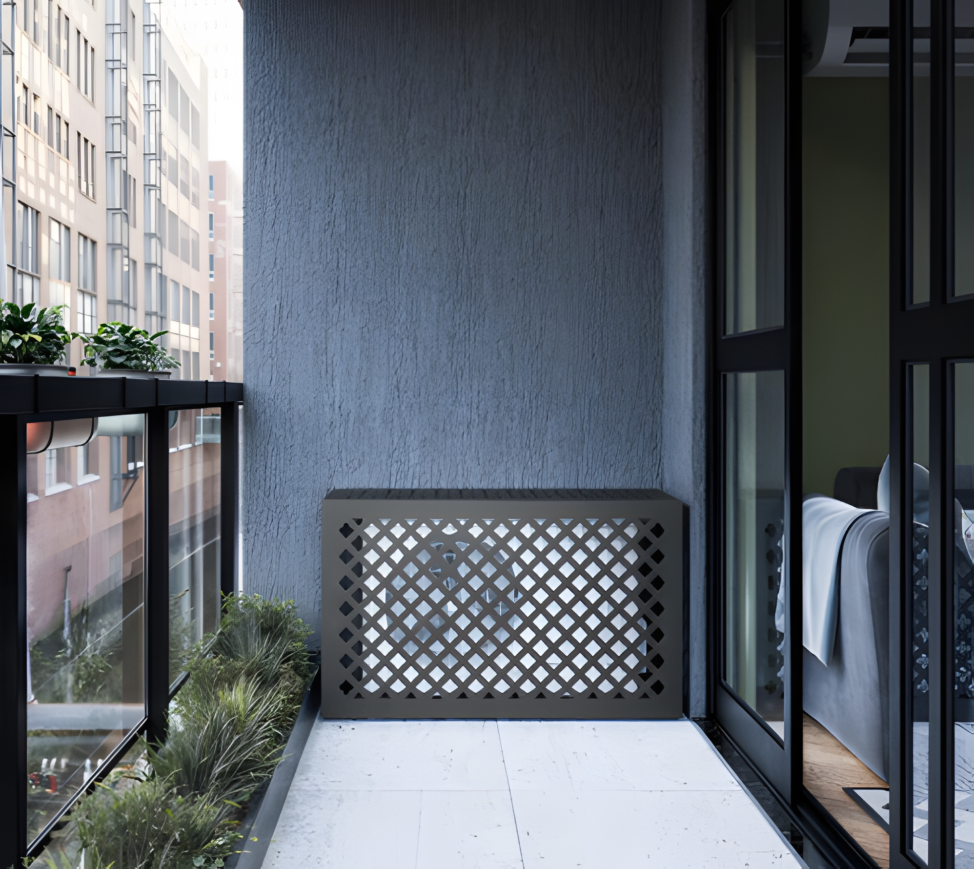 Maskownica do klimatyzatora zamonttowana na balkonie