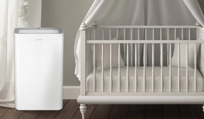 Klimatyzator przenośny Rotenso w sypialni 