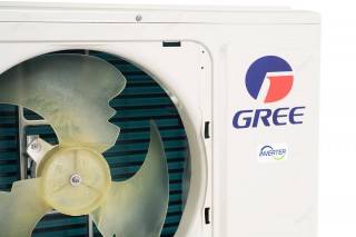Klimatyzator Gree Lomo Eco widok z bliska na jednostkę zewnętrzną