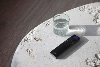 Daikin Emura Black - pilot zdalnego sterowania w aranżacji