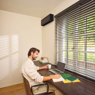 Daikin Stylish Dark Brown Leather - aranżacja klimatyzatora